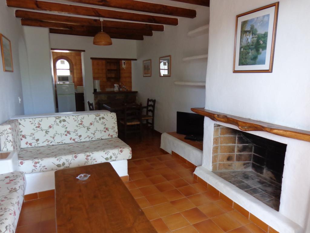 Apartamentos Los Pinares Benet Santa Eulária des Riu Exterior foto