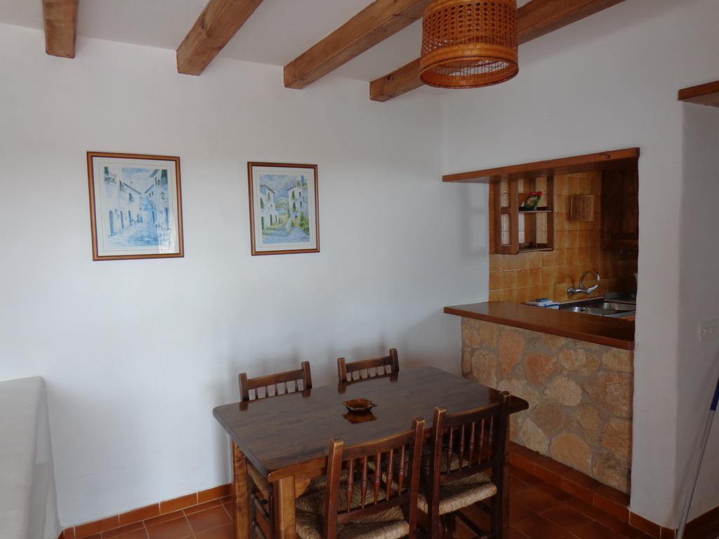 Apartamentos Los Pinares Benet Santa Eulária des Riu Quarto foto